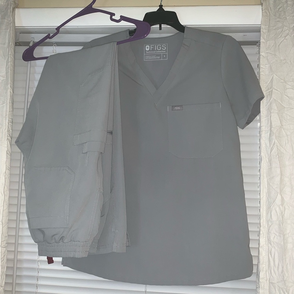 FIGS scrubs - color cement -